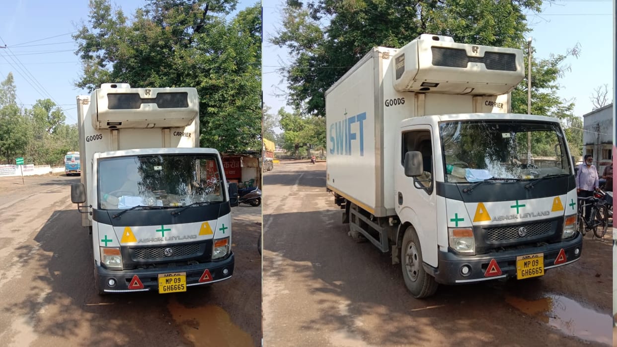 Driver dies of heart attack in moving vehicle, people stopped the vehicle with stones behind the cargo