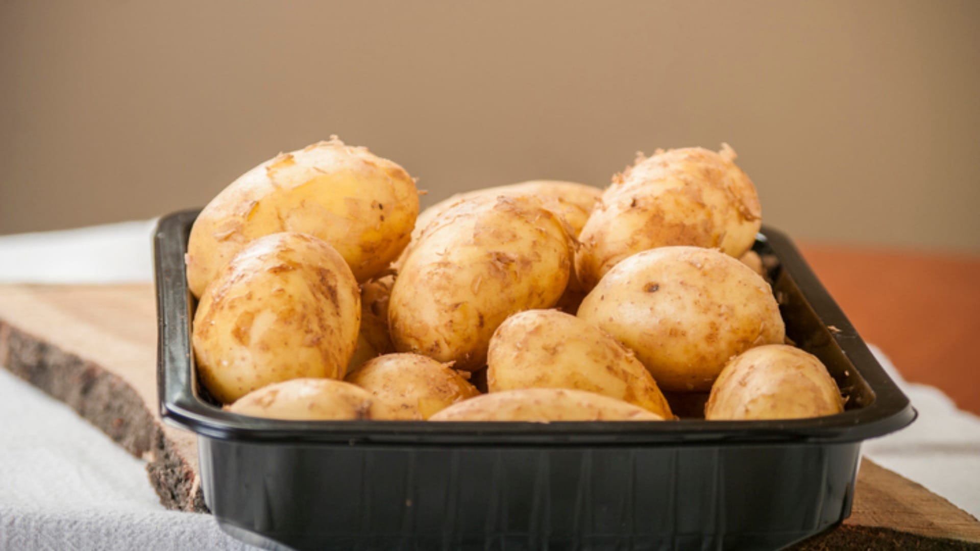World Most Expensive Ptato le bonnotte cultivated in france cost about 50 thousand rupees