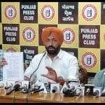 प्रेस वार्ता करते सुखपाल सिंह खैरा।