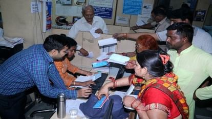 Entire staff of Central Bank branch changed manager-bank friend absconding