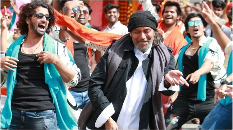 Bad Boy Review: Namoshi and Ameerin win hearts in their first film, Santoshi stuck in the past becomes the film's weak link 5 Bad Boy Movie Review 2023 in Hindi by Pankaj Shukla Namashi Chakraborty Amreen Rajkumar Santoshi Sajid Qureshi