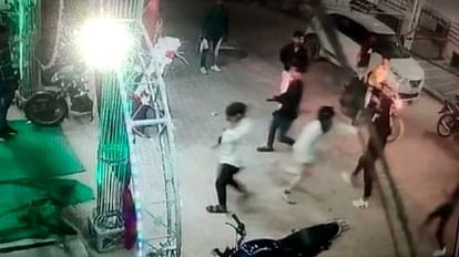 Firing for puri in Chambal, When the young man who was eating food at the wedding could not find it, he fired