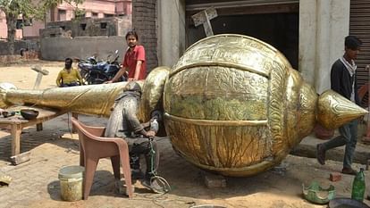 Hathras News: इंदौर के खेड़ापति हनुमान मंदिर में दिखेगी हाथरस की गदा, आठ क्विंटल की 22 फुट लंबी है यह 22 feet mace made in Hathras decorated in the temple of Indore