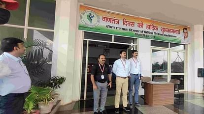 MP News: शिवपुरी के मेडिकल कॉलेज पहुंची EOW की टीम, भर्ती और खरीदी में अनियमितता की शिकायत पर कार्रवाई MP News: EOW team reached Medical College of Shivpuri