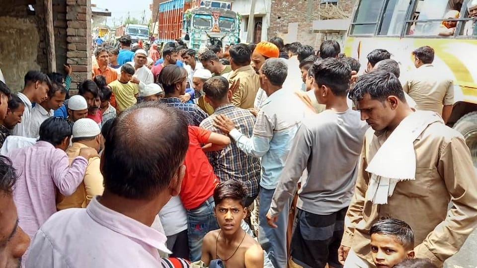 Truck trampled bike rider father and daughter safe people were shocked to see the incident