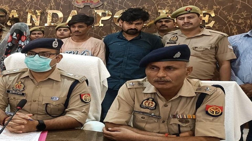 Banda Murder Case, Wife slit throat of clerk with friends, also made DVR disappear