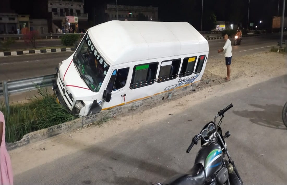 Road accident in bhadohi Uncontrolled tourist bus fell into  drain while saving  animal,