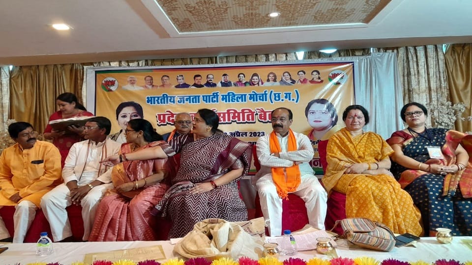 state government is bowing down in front of the Naxalites