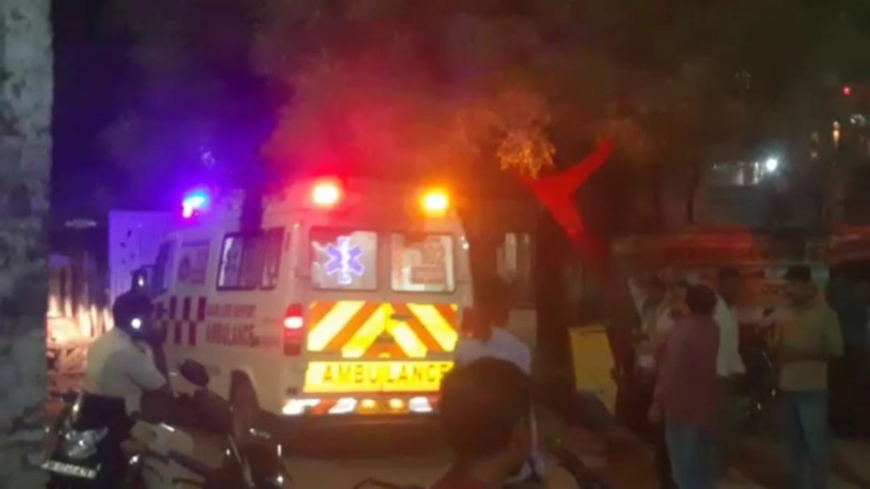 Four people including a woman seriously injured in Tempo and bike collision in Bettiah