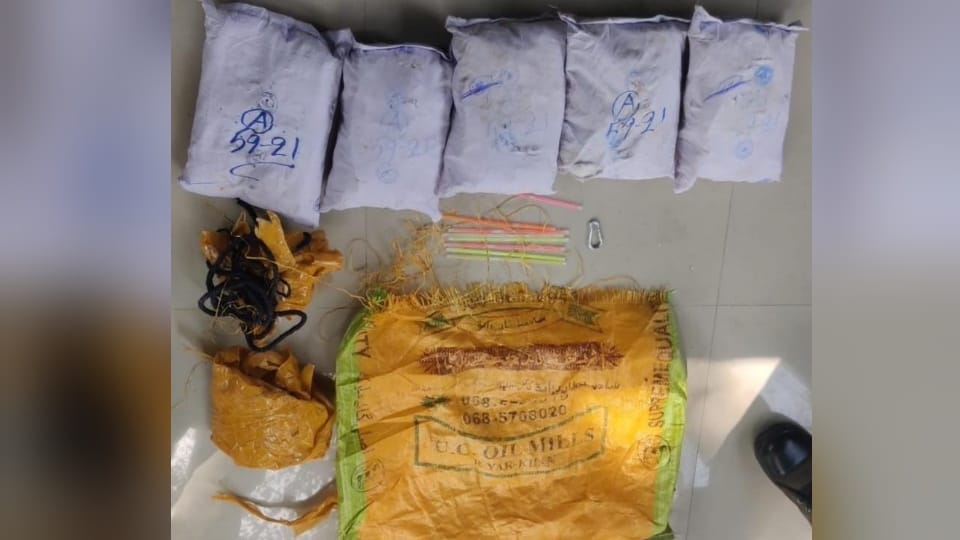 Border Security Force recovered packet of heroin from field in border village of Attari in Amritsar