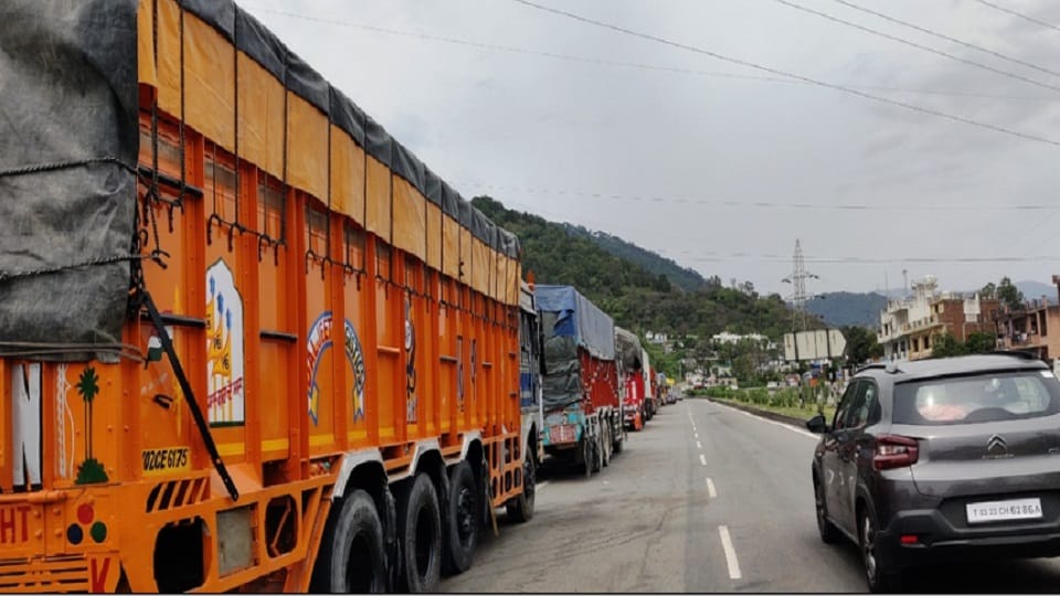 75000 loaded trucks stuck across Tamil Nadu due to heavy rain