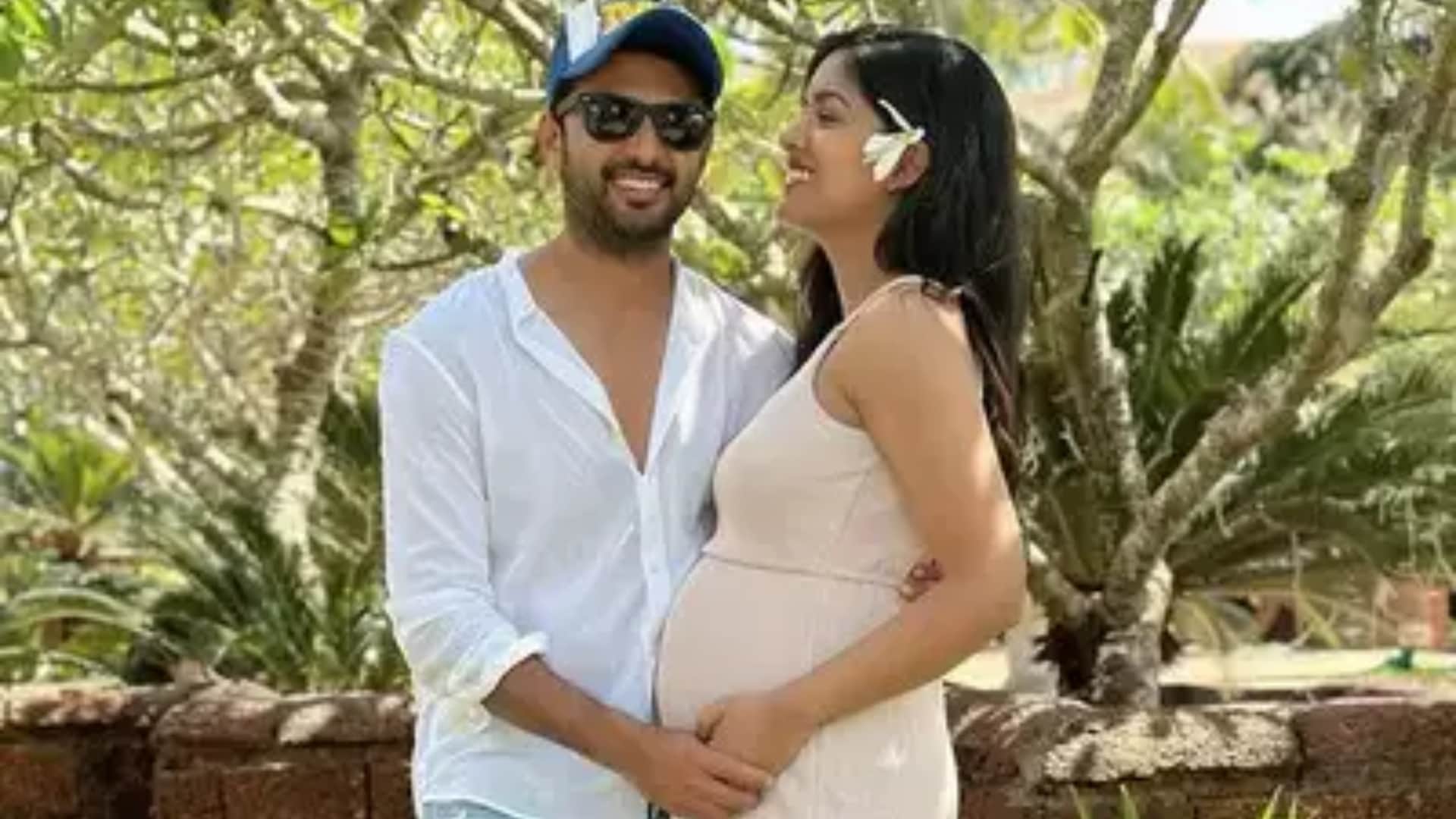 Ishita Dutta Baby Shower pictures goes viral Husband Vatsal Sheth kisses her belly bump in media