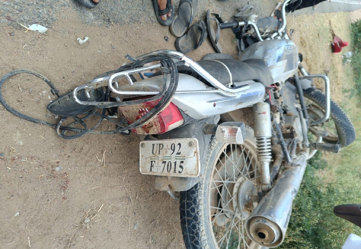 Hamirpur road accident, two bikes collided head on, youth died and two injured