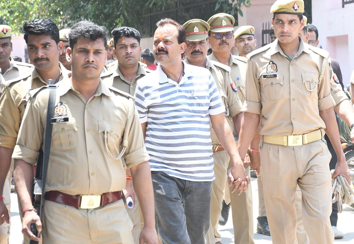 Gangster BSP leader Anupam Dubey in judicial custody for 14 days, police clashed with his wife