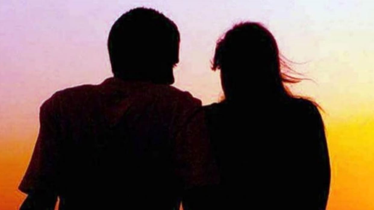 Mother of two children caught with lover in her own house in varanasi