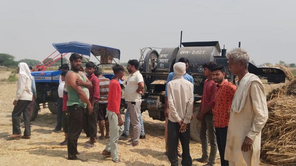 Painful death of the farmer both hands trapped in thresher people were shocked to see the scene