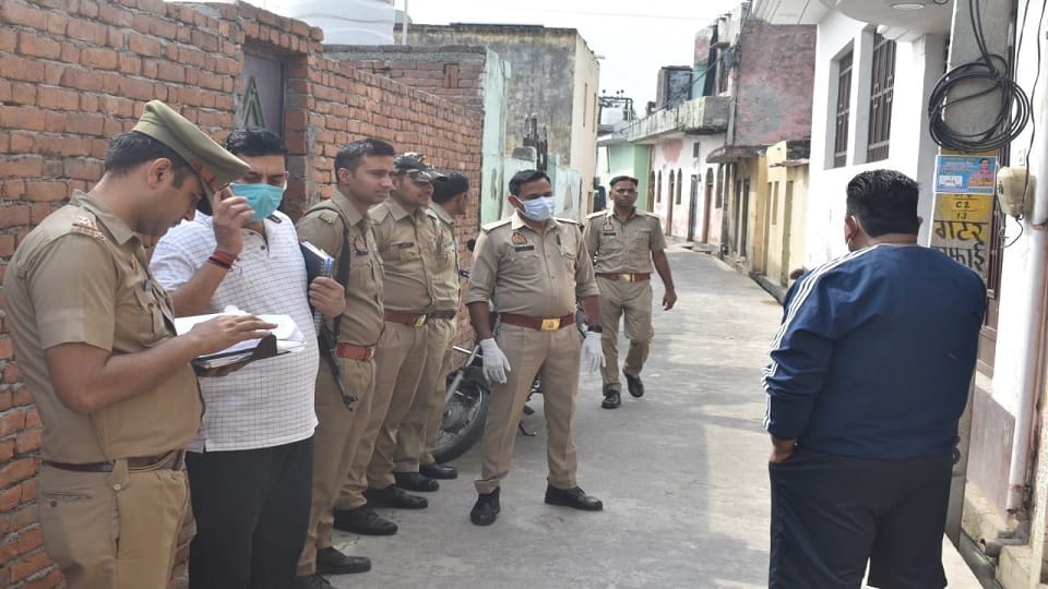 Amroha Hindi News Dead body of a young man found in a closed room