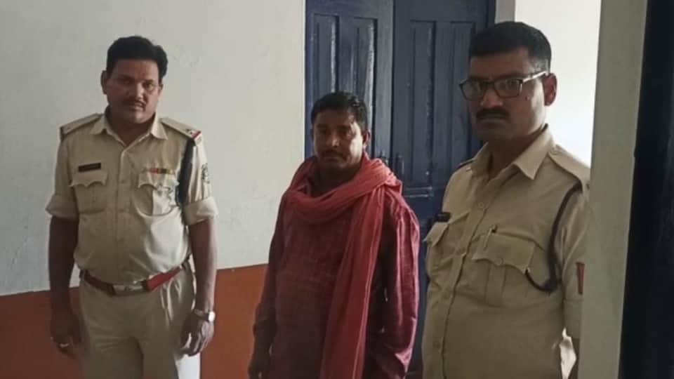 पुलिस की गिरफ्त में आरोपी