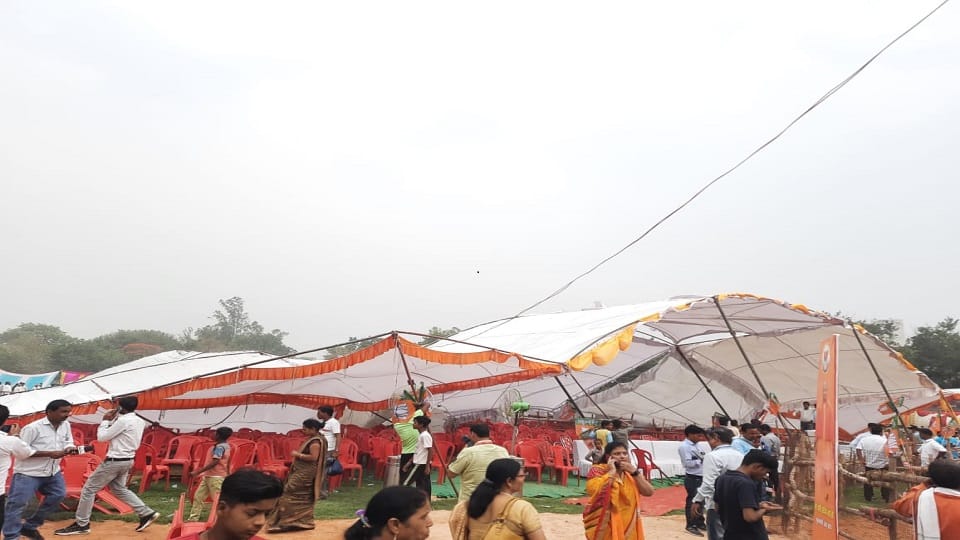 Pandal fell due to storm after CM Yogi Adityanath rally in Lakhimpur kheri