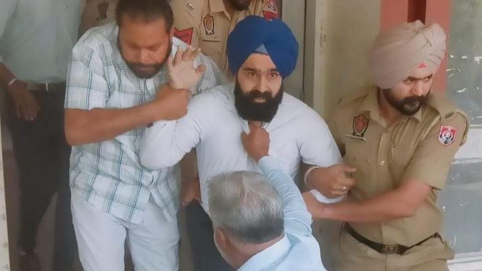 Case registered against lawyer who taken out pistol in court on complaint of judge in Ropar