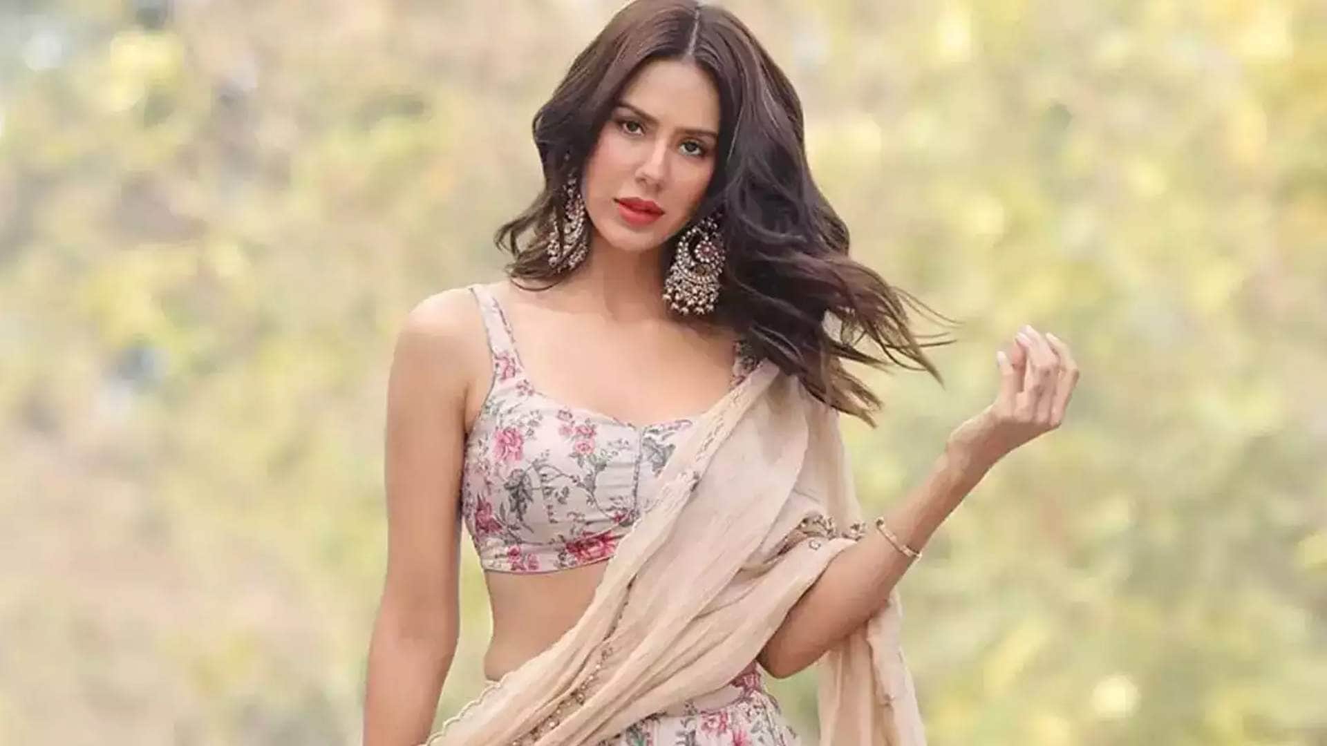 Sonam Bajwa broke silence on competition with Shehnaaz Gill said I will be very honest but