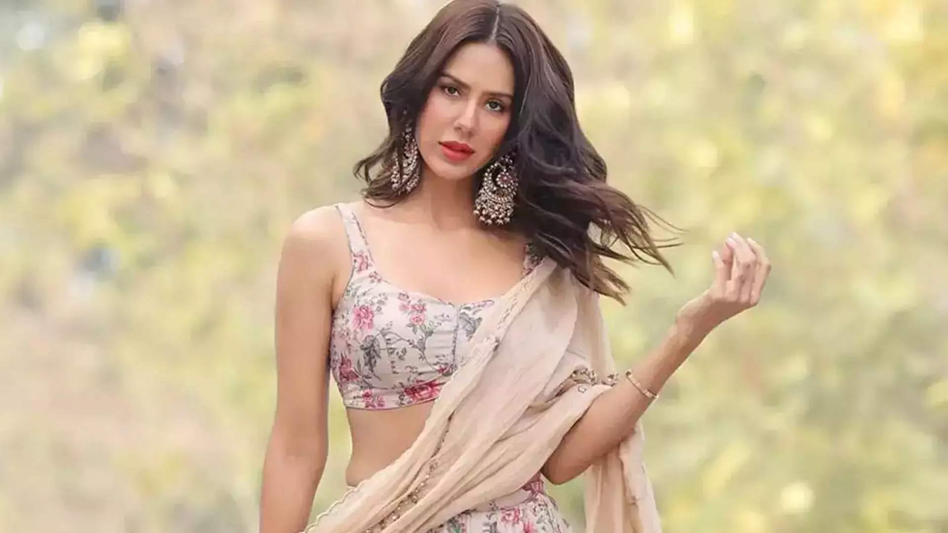 Sonam Bajwa broke silence on competition with Shehnaaz Gill said I will be very honest but