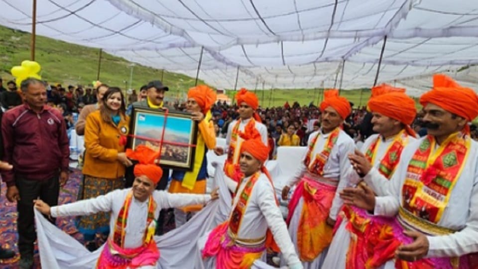 Tulip Festival: Tourists dance on Punjabi and Dogri songs in Sanasar, adventure sports also organized