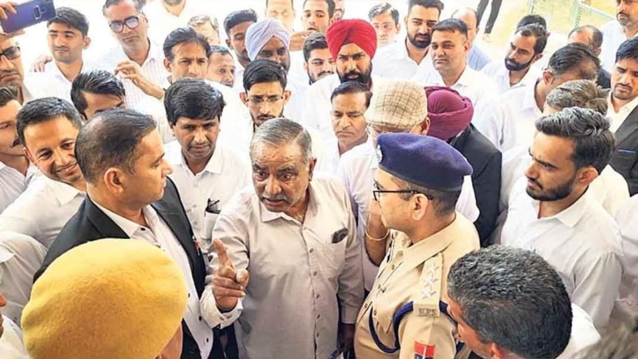 Lawyers in Hanumangarh assault case warned CM to show black flags