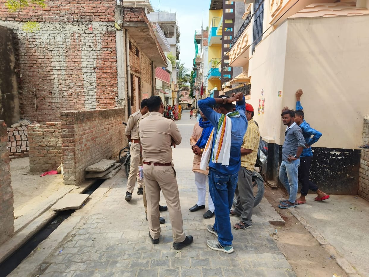 girl Committed suicide by hanging in varanasi elder sister said she was absolutely fine