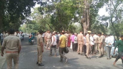 father and daughter died due to car collision on tanakpur highway in Pilibhit