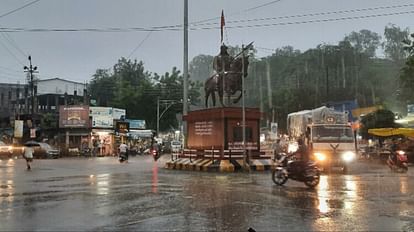 Ratlam: मौसम का बदला मिजाज, कहीं बारिश तो कहीं बूंदाबांदी, दिन और रात के तापमान में दो डिग्री की गिरावट दर्ज MP Weather Update Today Rain in Ratlam City And Surrounding Rural Areas