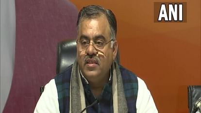 'खरगे को प्रचार से रोकें...': PM पर कांग्रेस अध्यक्ष के विवादित बयान पर भड़की तेलंगाना BJP; EC से की ये मांग Telangana BJP chief tarun writes to EC, urges it bar Kharge from campaigning over 'snake' barb at PM Modi