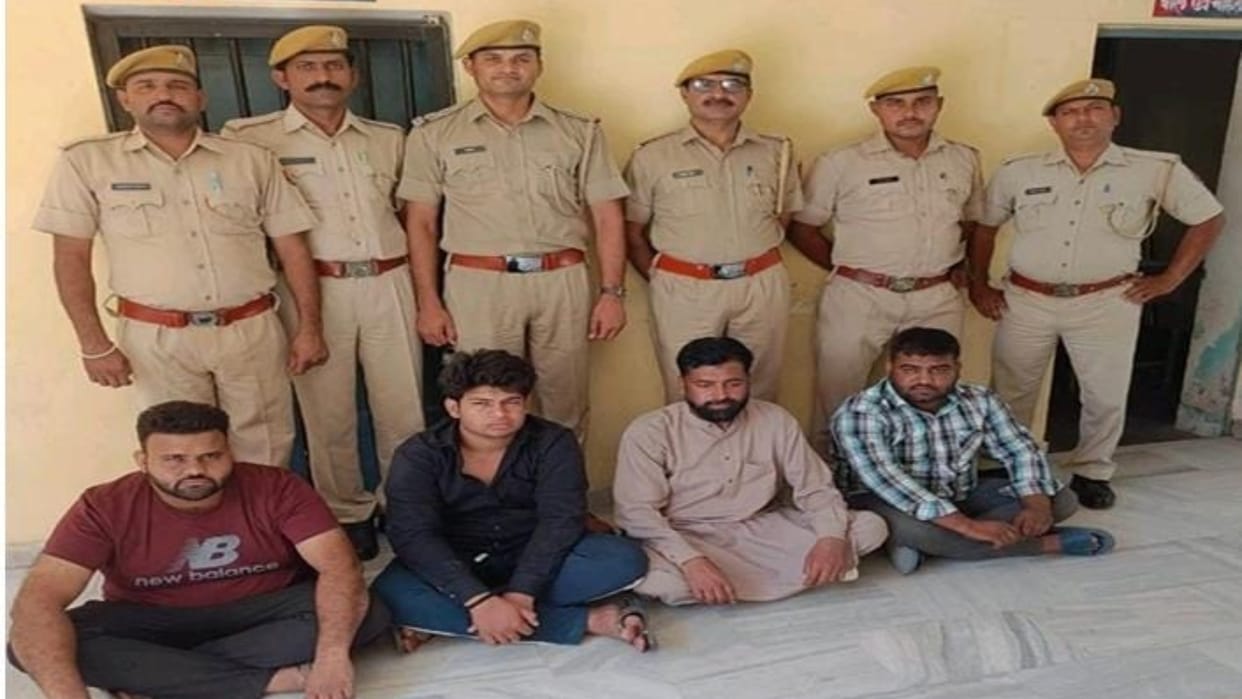 police arrested half dozen of accused for threatening dhaba operator with pistol