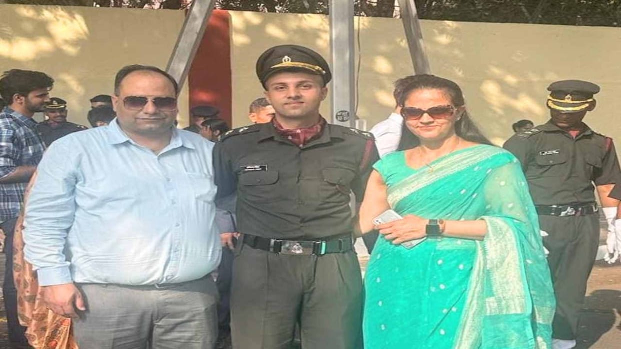Abhimanyu Pandit of Shimla  became a lieutenant in the army
