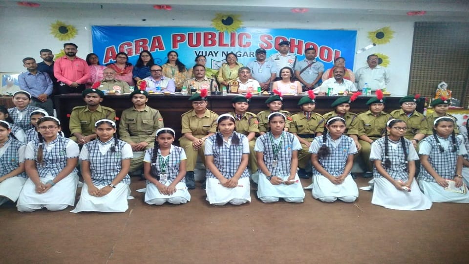 SP Traffic Made Students Aware Of Traffic Rules In Police Ki Pathshala agra