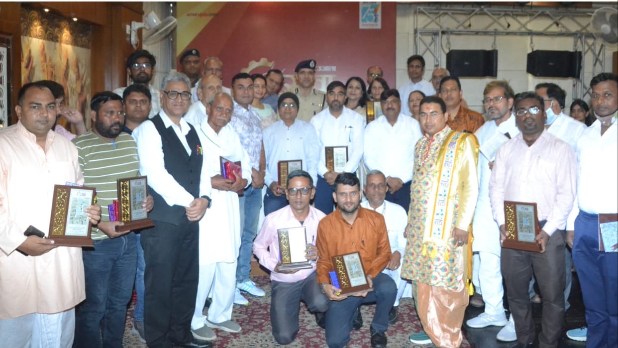 Social workers were honoured by Amar Ujala in Rohtak