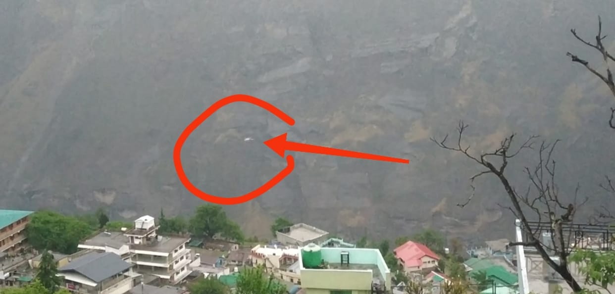 Helicopter Accidental landing carrying pilgrims from Badrinath Dham Uttarakhand Chardham yatra 2023