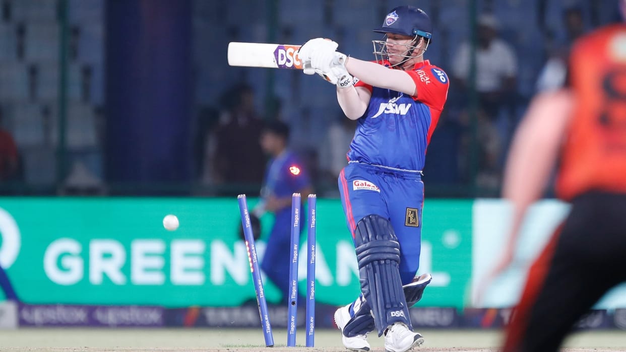 IPL 2023 Harbhajan Singh raised questions on David Warner captaincy said Axar Patel should be captain