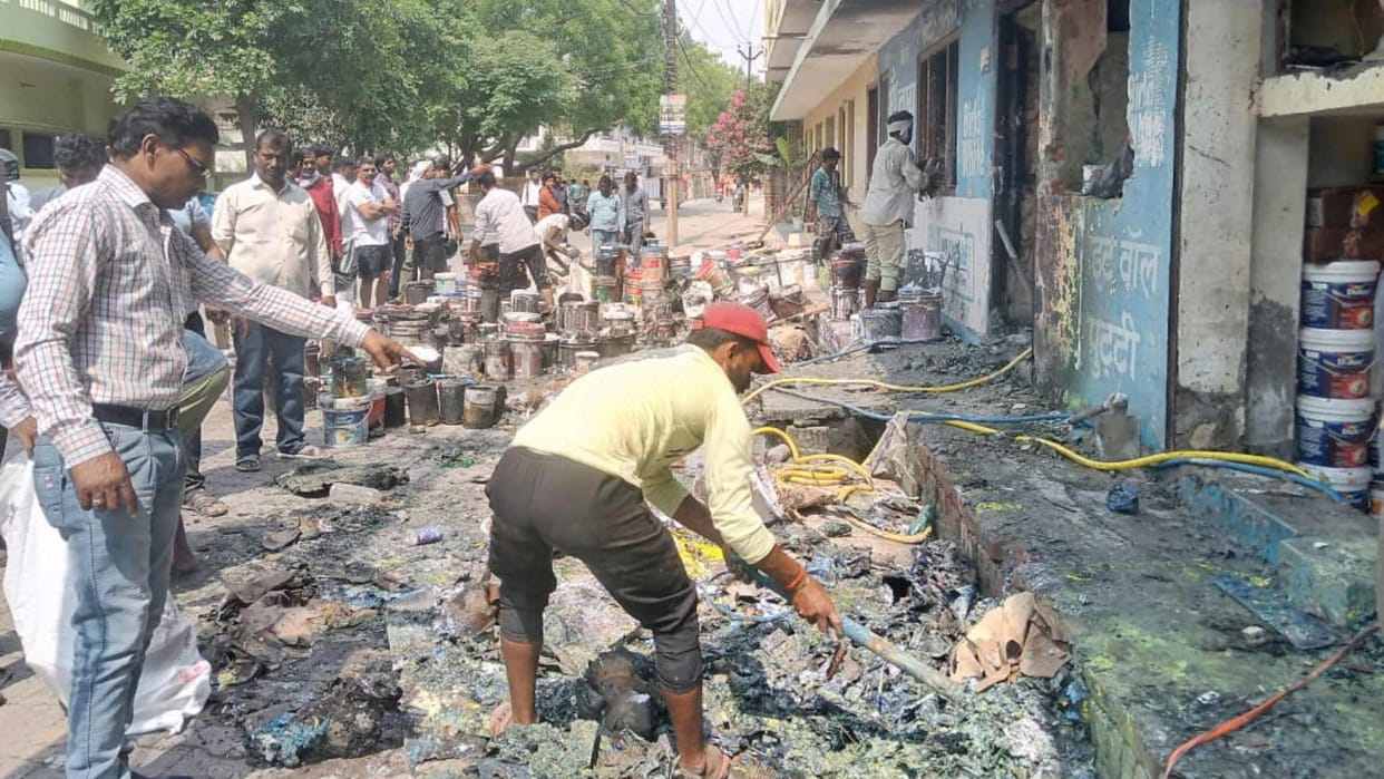 fire in paint and electric shop in Gorakhpur