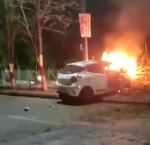 Fire broke out in a car that collided with a tree, four youths were in it, people saved their lives by pulling