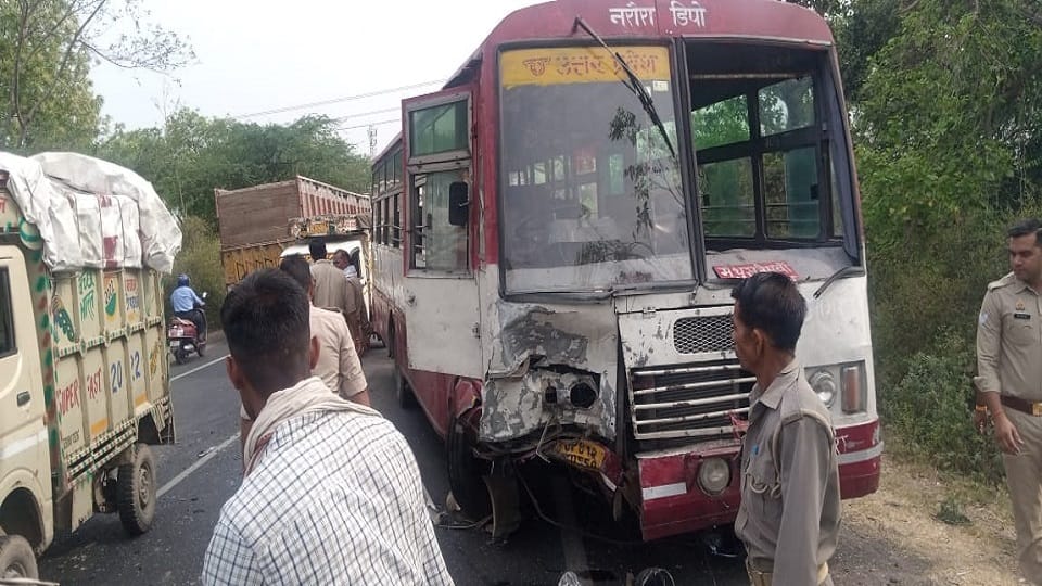 Five injured in car and bus collision roadways driver-operator absconded
