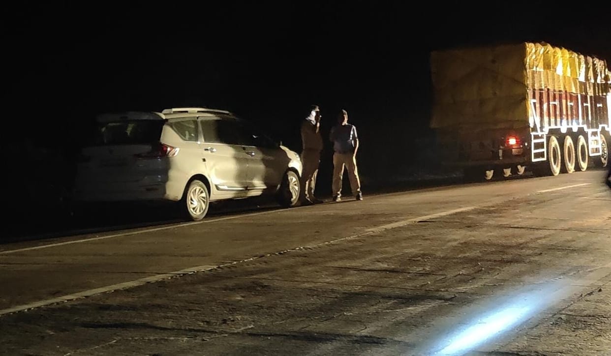Mandi department caught a truck full of wheat on the border of two districts, got it parked in the police