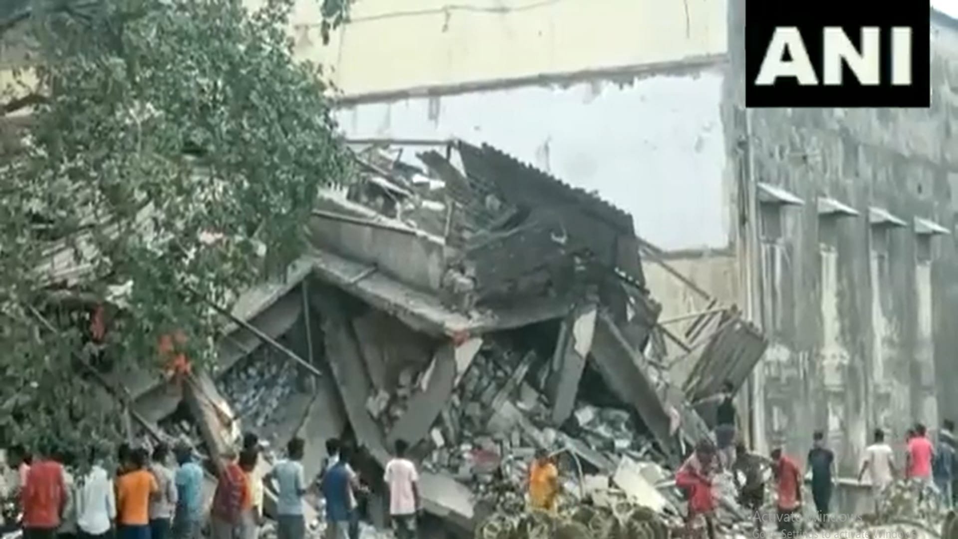 Maharashtra building collapsed in Bhiwandi area several trapped rescue op on news and updates