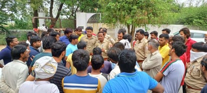 Baghpat: No place  found in crematorium, villagers forced to perform last rites of a young man on raodside