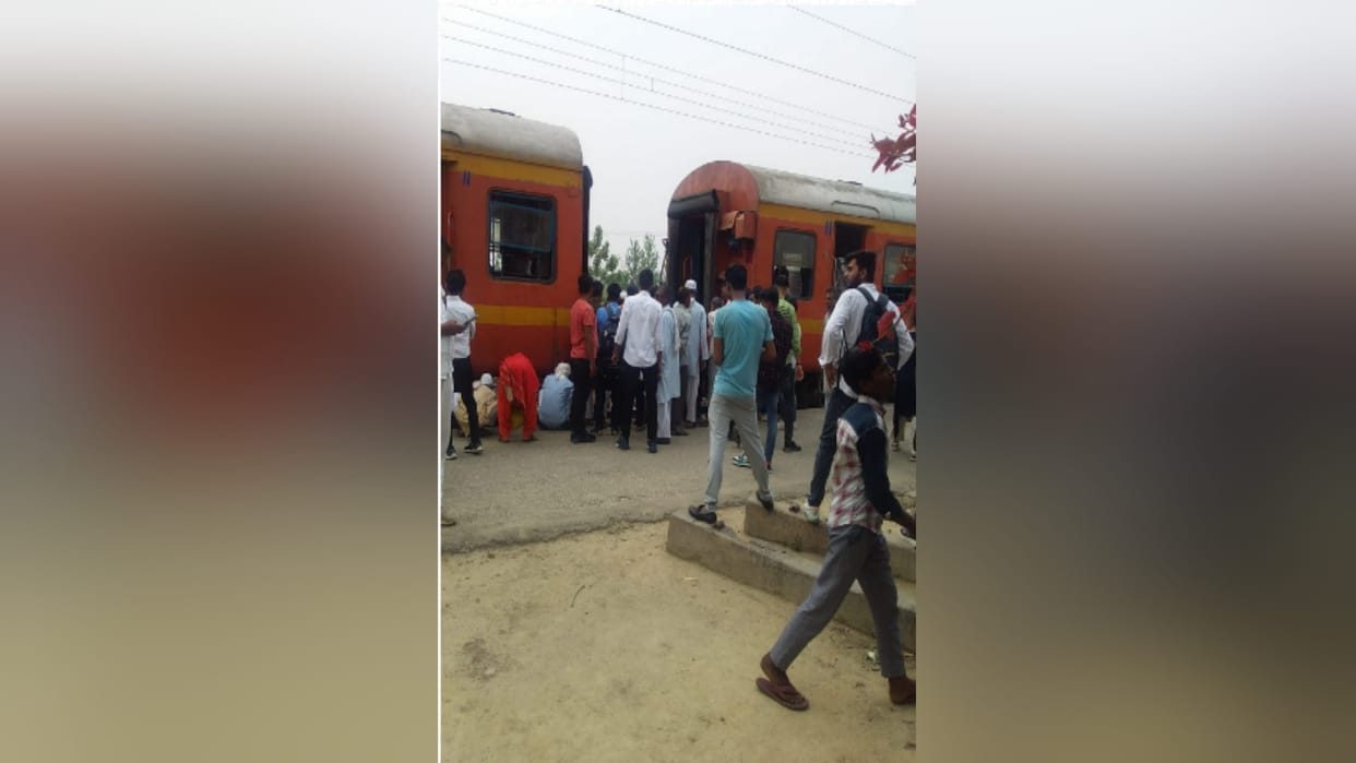 Shamli News: Passenger train split into two part after coupling broke at Hind railway station
