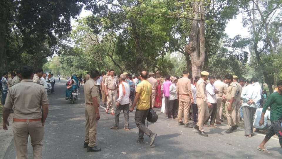 father and daughter died due to car collision on tanakpur highway in Pilibhit