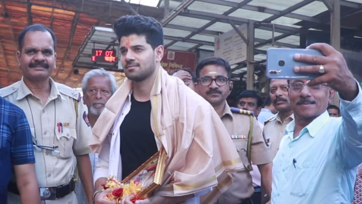 Sooraj Pancholi reach Siddhivinayak Mandir For Blessings of Lord Ganesha