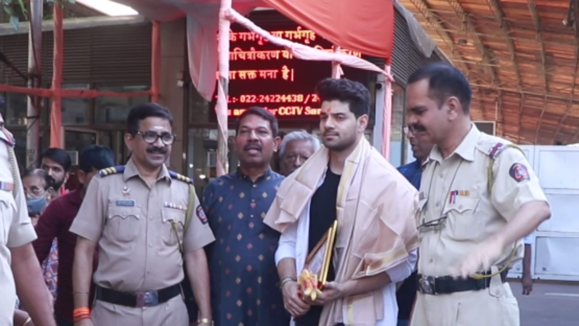 Sooraj Pancholi reach Siddhivinayak Mandir For Blessings of Lord Ganesha