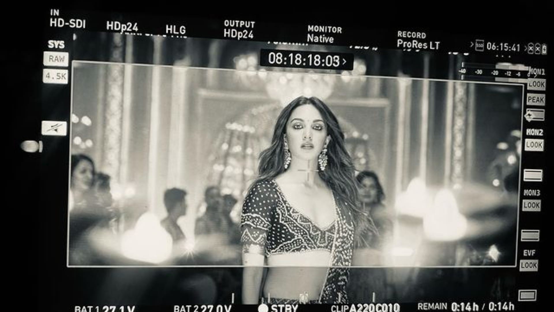 Kiara advani announces Satyaprem Ki Katha wrap with Kartik Aaryan share first glimpse of her character in film