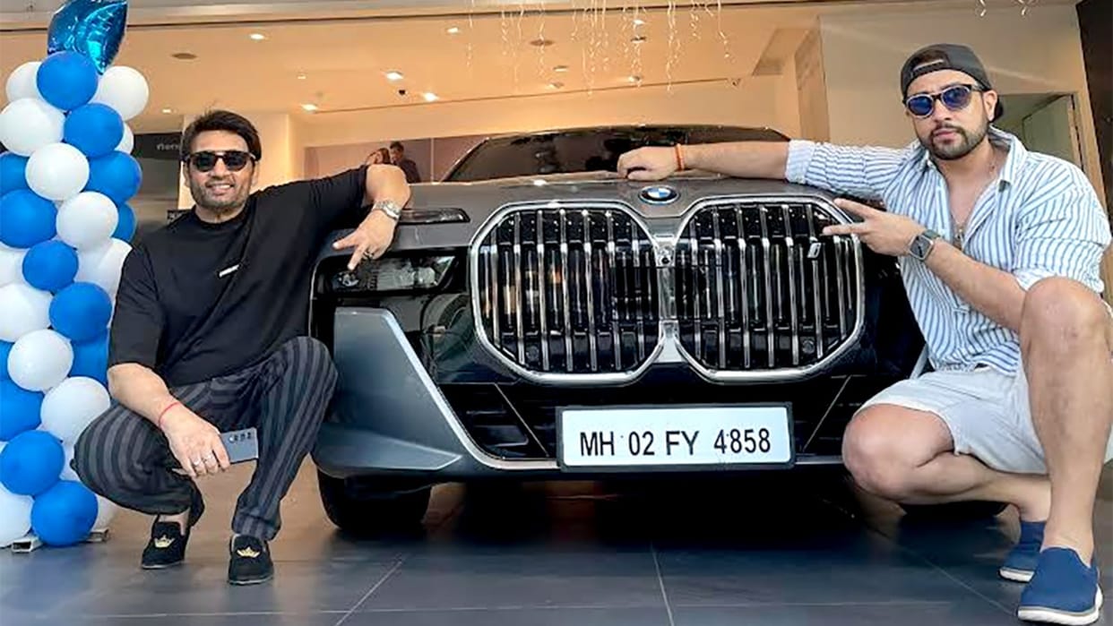 Shekhar Suman Gifts her wife New BMW i7 Know here the Price Of Luxury Car